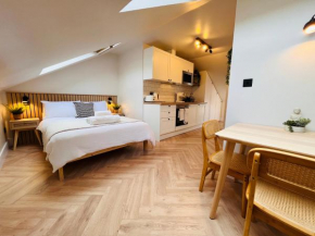The Nook Londons Swanky Studio with FREE Parking